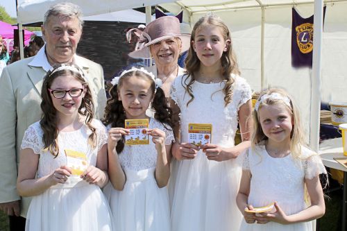 Lion Don Wilson and  Denise plus  grandchildren with their duck race tickets